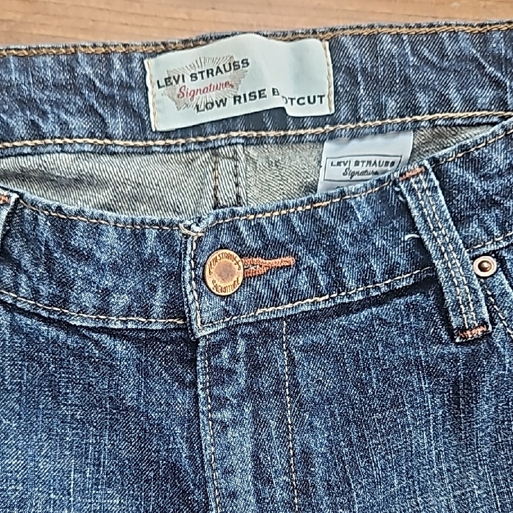 Levi's Blue Boot Cut Jeans Classic Style - Picture 2 of 7